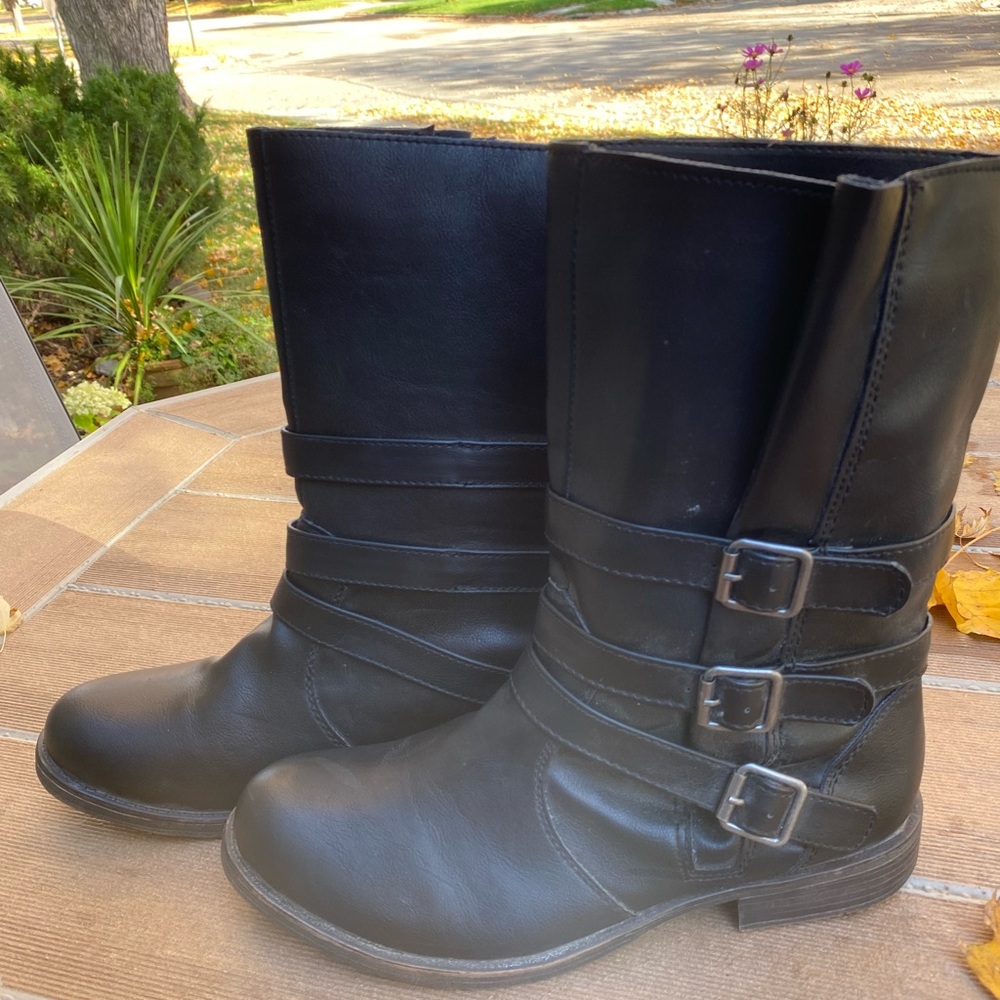 Women Black boots size 10